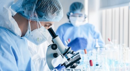 مختبرات-طبيةAR040132021-420x230